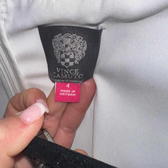 Vince Camuto White Chiffon Long Sleeve Crepe Dress Nwt size 4 - Picture 3 of 3